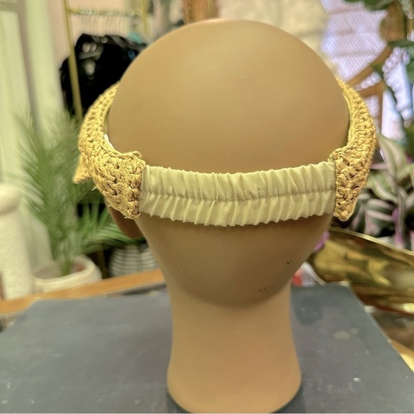 Vintage (unbranded) straw visor hat in VGUC - Picture 3 of 10